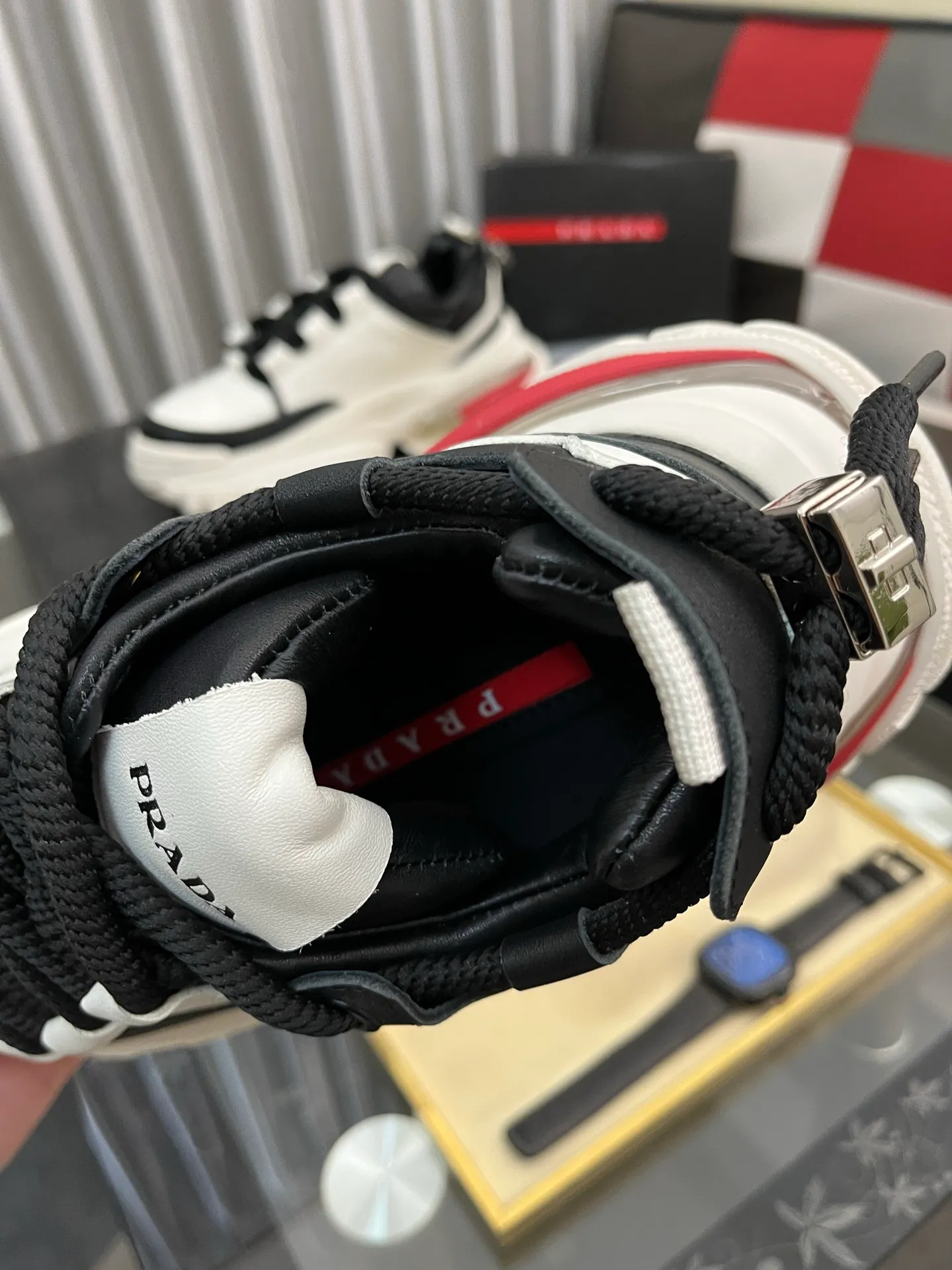 Men's shoes 💰: 800⌚️⌚️🔝High version The new PRADA (Prada) counters are launched simultaneously. The new men's shoes and 😘fabric are selected from first-layer cowhide and are made by pure handicrafts. Lining: Full cowhide lining. 👍🏿 High-end ☄️ air-cushion molded anti-slip rubber outsole, exquisite lines, simple and elegant, comfortable and high-end for leisure travel. Code number: 38 to 443️⃣Colors available